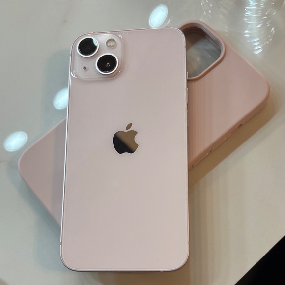 Apple iPhone 13 Pink - Picture 1 of 6